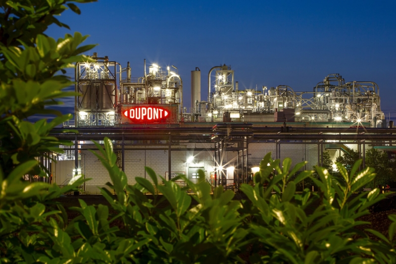 DuPont zet laatste fabriek in Dordrecht te koop