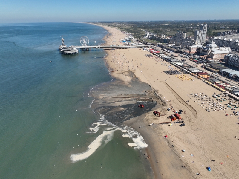 Strand van Scheveningen versterkt met 700.000 m3 zand